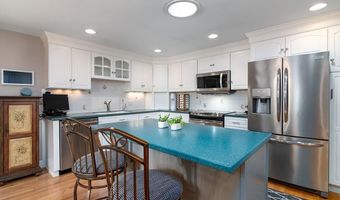 26 High St, North Kingstown, RI 02852