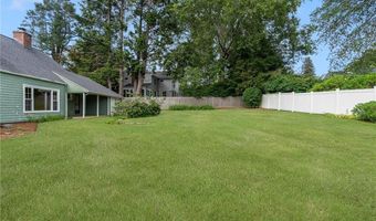 61 Applegate Rd, Cranston, RI 02920