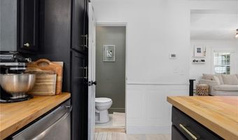 110 Spofford Ave, Warwick, RI 02888