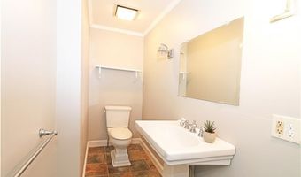 51 Gibbs Ave, Newport, RI 02840