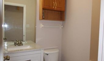 1043 Oakwood Farms Ln, Ballwin, MO 63021