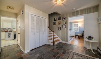 10 Corbin Cir, Branford, CT 06405