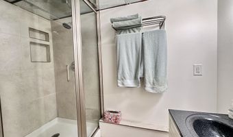 225 Emerald Meadows Dr, Arnolds Park, IA 51331