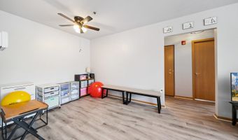 941 N Swift Rd 201, Addison, IL 60101