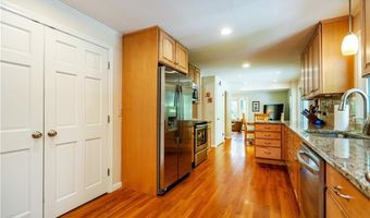 65 Walnut Dr, East Greenwich, RI 02818