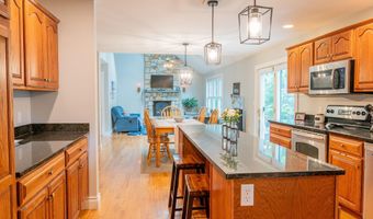 24 Surrey Ln, Falmouth, ME 04105