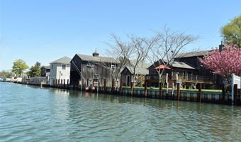 39 Central Ave, Amityville, NY 11701