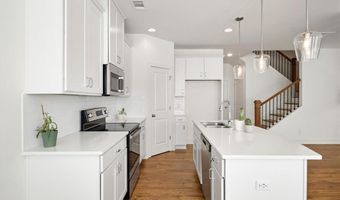 34 Auburn Woods Dr, Auburn, GA 30011