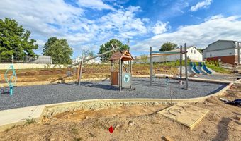2550 FARMSTEAD Dr, Rockville, MD 20850