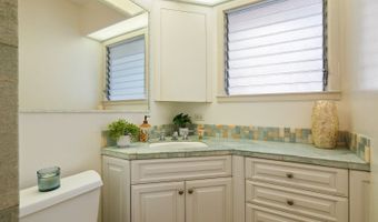 2118 Kuhio Ave 302, Honolulu, HI 96815