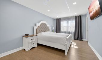 24 W Berkley Dr, Arlington Heights, IL 60004