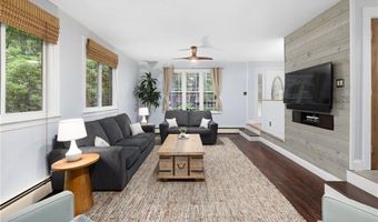12 Robin Vale Dr, Glocester, RI 02857