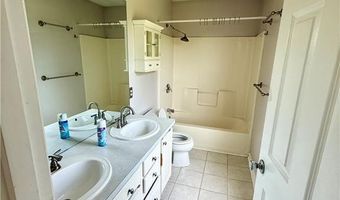 125 Goldenrod Dr, Middletown, RI 02842