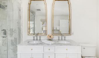 17 Old Beach Rd, Newport, RI 02840