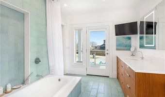 592 Tuckerman Ave, Middletown, RI 02842