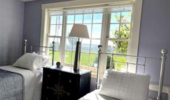 7 Old Ferry Rd, Bristol, RI 02809