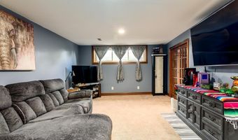 914 Lakeview Dr, Auburn, IN 46706