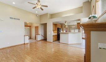 2402 Suncrest Dr, Ames, IA 50014