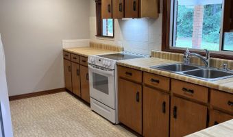 5246 Old River Rd, Baker, FL 32531