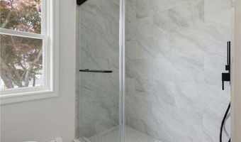 25 Stoneham St, Cranston, RI 02920