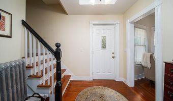 40 Vine St, East Greenwich, RI 02818