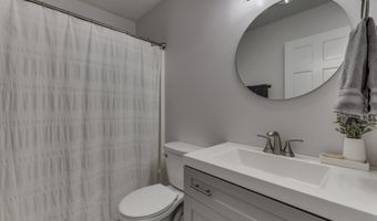 7835 Shannon Lakes Way, Indianapolis, IN 46217