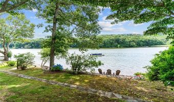 8 Woodsia Rd, Narragansett, RI 02874