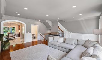 45 White Oak Ln, Aberdeen, NJ 07747