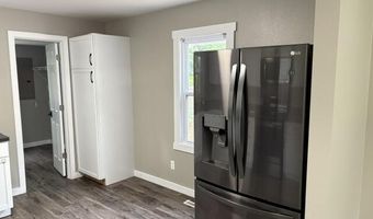 613 E Highland St, Aurora, MO 65605