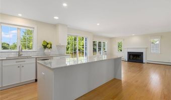 220 Island Dr, Middletown, RI 02842