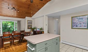 16 Spectacle Ave, Warwick, RI 02888