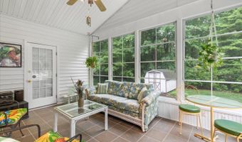 11 BURR HILL Dr, Berlin, MD 21811