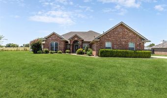 506 Fieldcrest Dr, Chickasha, OK 73018