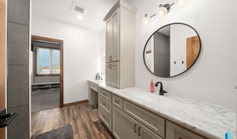 1012 S Nicholas Ave, Brandon, SD 57005
