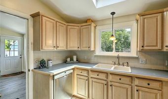 4 Harlem St, East Providence, RI 02916
