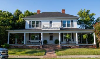 66 Weaver St, Baxley, GA 31513