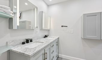 90 Red Hill Rd, Branford, CT 06405