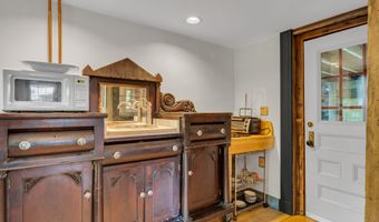 6 Spring St, Chester, CT 06412