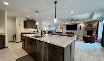 758 Drumlin Dr, Kewaskum, WI 53040