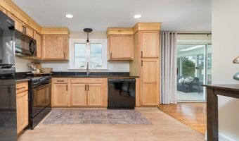 15 Diane Dr, Cromwell, CT 06416