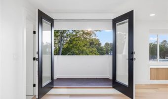 7 Sheffield Ave, Newport, RI 02840