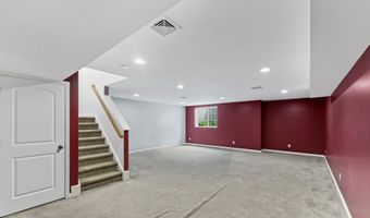 56 Tucker St 56, Danbury, CT 06810