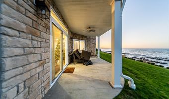 1203 Whispering Shrs, Vermilion, OH 44089