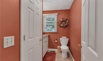 27 Fairway Dr, North Kingstown, RI 02852