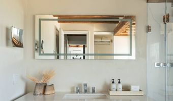 8-10 Old Lazy Point Rd, Amagansett, NY 11930