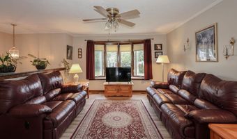 8 Beckmann Ln, Nashua, NH 03062