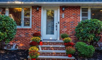 82 Kempson Pl, Metuchen, NJ 08840