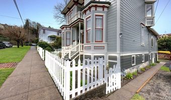 369 37th St, Astoria, OR 97103
