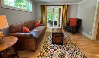 754 Rustic Ln, Cheshire, CT 06410