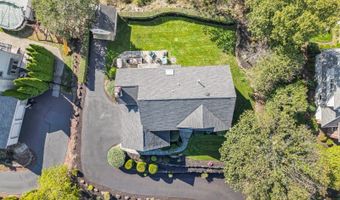 35 Rosenbrook Dr, Bayonne, NJ 07035